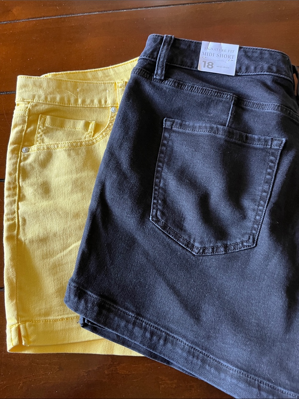 Lane Bryant Signature Fit Midi shorts. Duo Black and Yellow